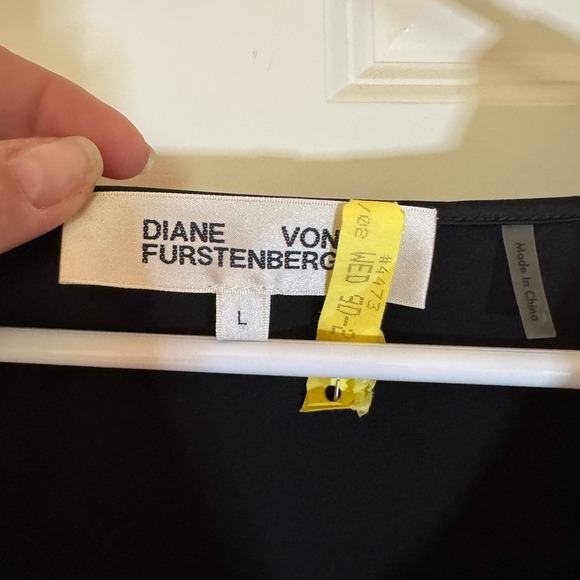 Diane Von Furstenberg Black Silky Draped Top, Large - Picture 3 of 12